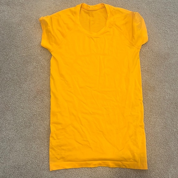 Lululemon Swiftly tech - Picture 1 of 3